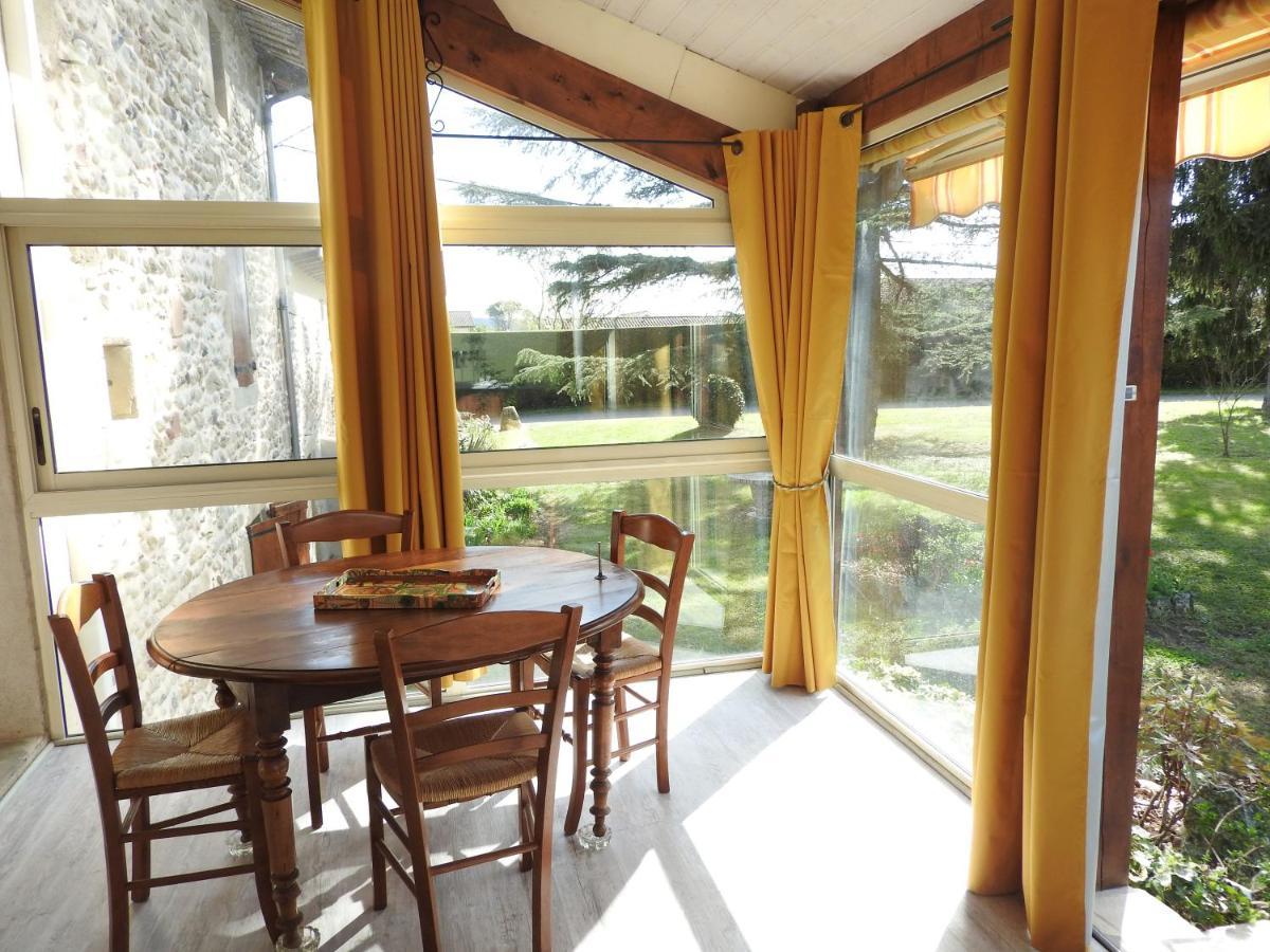 Gite De La Pierre Verte Saint-Lattier Eksteriør bilde